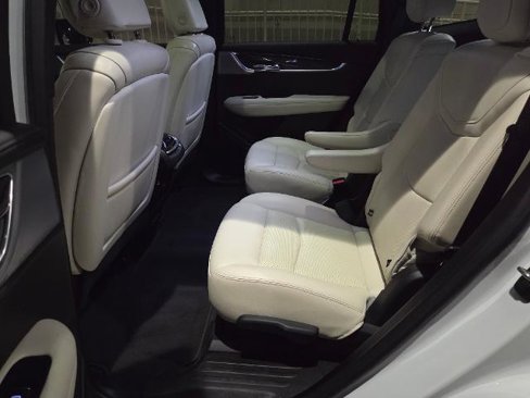 Used 2023 Cadillac XT6 Sport image 16