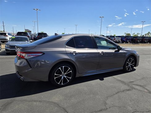Certified 2019 Toyota Camry SE image 4