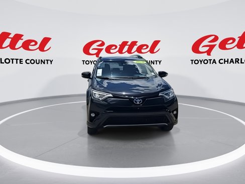 Used 2018 Toyota RAV4 SE image 3