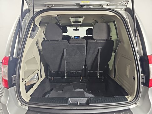 Used 2012 Chrysler Town & Country Touring image 25