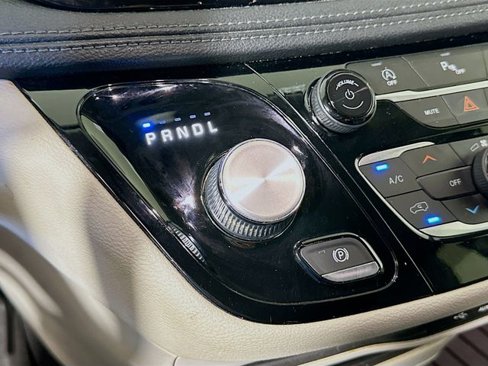 Used 2020 Chrysler Pacifica Limited image 20