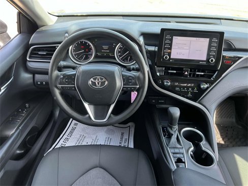 Used 2022 Toyota Camry LE image 11