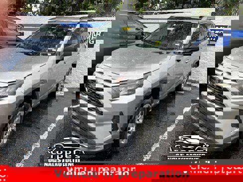 Used 2020 Toyota RAV4 LE image 1
