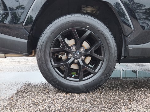 Used 2021 Toyota RAV4 LE image 39