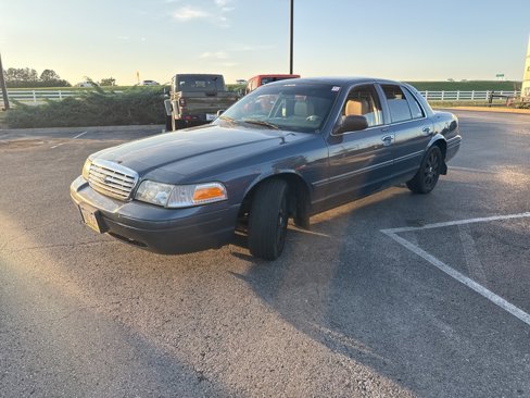 Used 2008 Ford Crown Victoria LX image 3