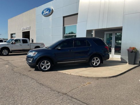 Used 2017 Ford Explorer XLT w/ Equipment Group 202A image 2