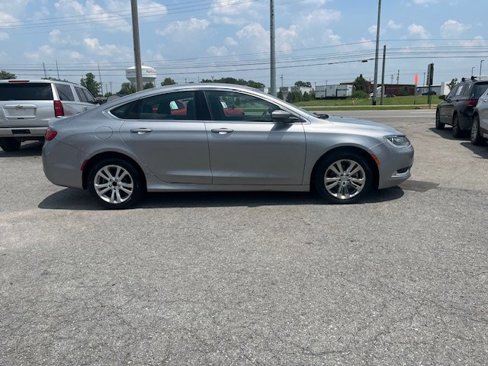 Used 2016 Chrysler 200 Limited image 4