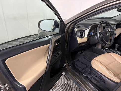 Used 2014 Toyota RAV4 Limited image 11
