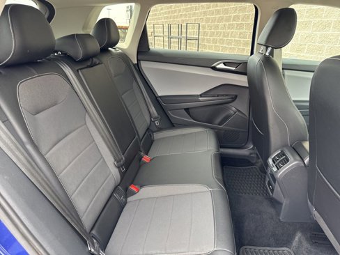 Used 2022 Volkswagen Taos SE w/ Panoramic Sunroof Package image 34