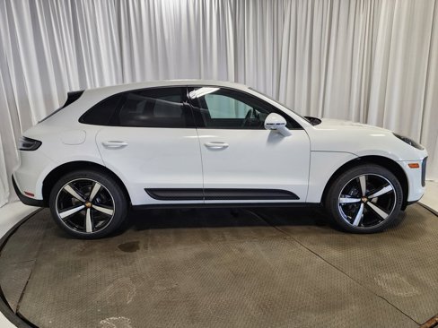 Used 2025 Porsche Macan image 8