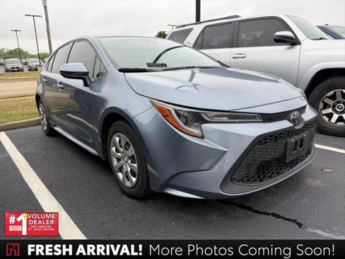 Certified 2022 Toyota Corolla LE image 1