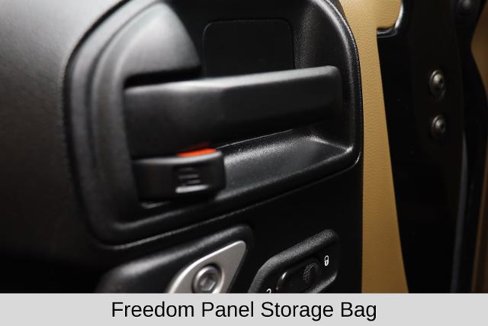 Used 2017 Jeep Wrangler Unlimited Rubicon w/ Connectivity Group image 10