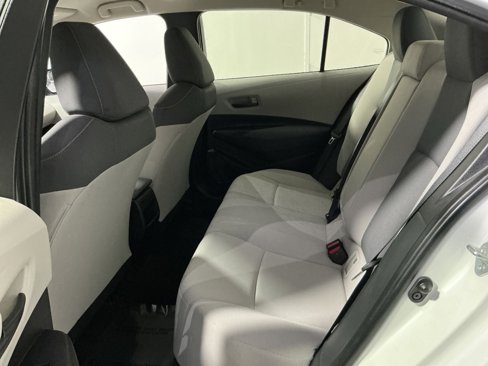 Used 2022 Toyota Corolla LE image 30