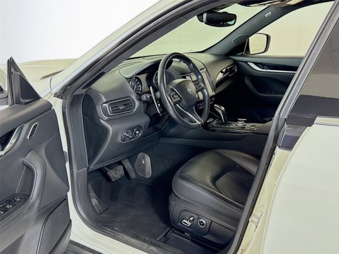 Used 2023 Maserati Levante Modena image 11