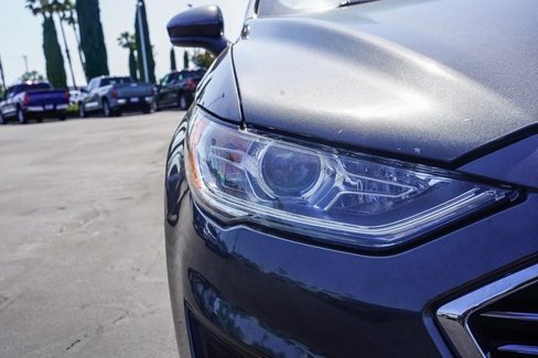 Used 2020 Ford Fusion SE image 11