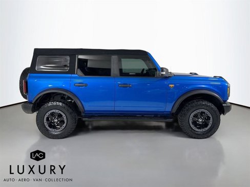 Used 2022 Ford Bronco Badlands image 3