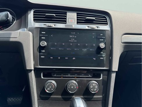 Used 2018 Volkswagen Golf SE image 22
