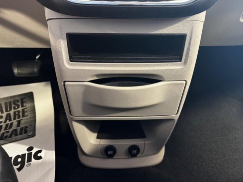 Used 2019 Dodge Grand Caravan SE image 22