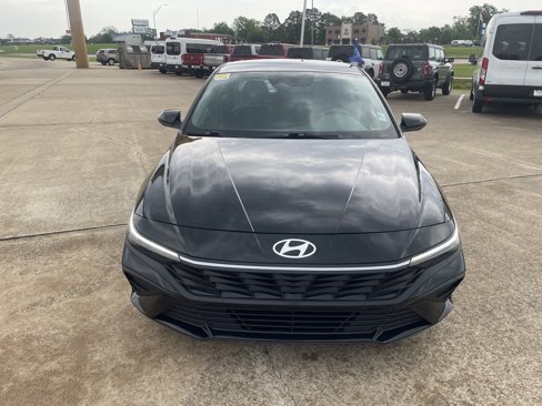 Used 2024 Hyundai Elantra SEL image 2