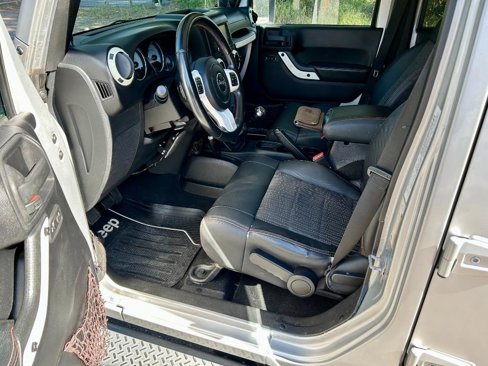 Used 2012 Jeep Wrangler Unlimited Sahara image 15