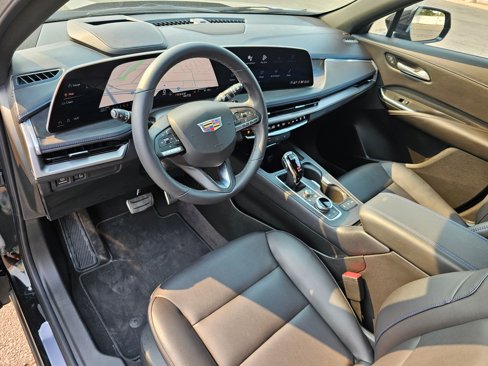 Used 2025 Cadillac XT4 Sport w/ Technology Package image 2