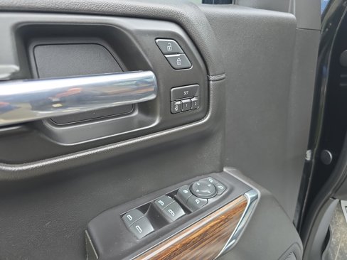 Used 2019 Chevrolet Silverado 1500 High Country w/ Technology Package image 18