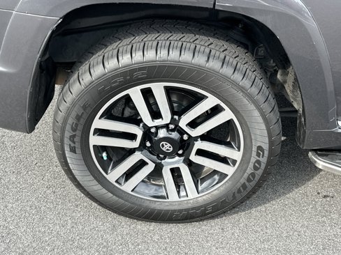 Used 2015 Toyota 4Runner 4WD image 17