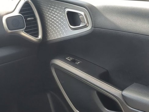 Used 2023 Kia Soul LX image 15