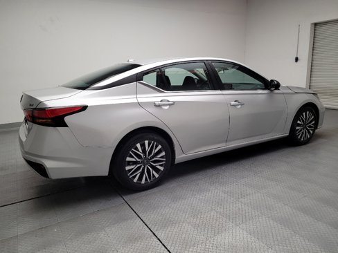 Used 2024 Nissan Altima 2.5 SV image 10