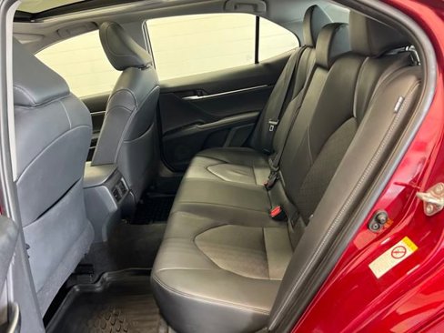 Used 2018 Toyota Camry XSE image 18
