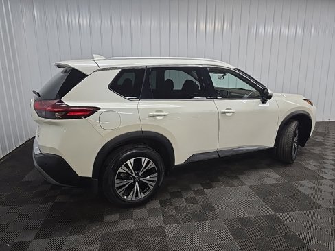 Used 2021 Nissan Rogue SV w/ Premium Package image 3