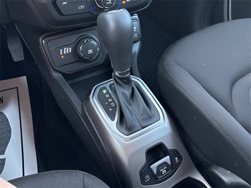 Used 2022 Jeep Renegade Latitude w/ Convenience Group image 17