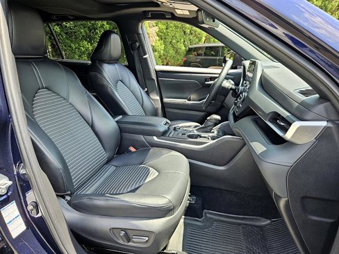 Used 2022 Toyota Highlander XSE image 12