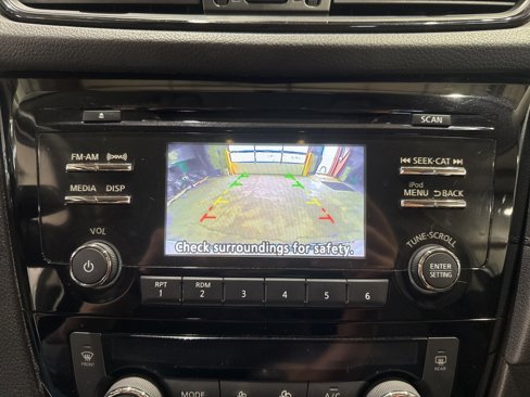 Used 2017 Nissan Rogue SV image 24