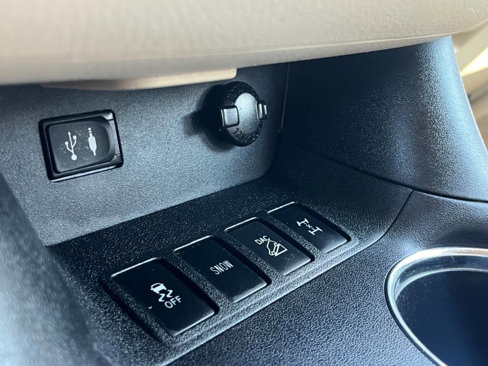 Used 2015 Toyota Highlander Limited image 29