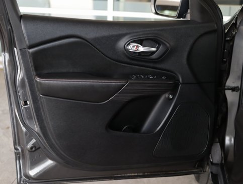 Used 2017 Jeep Cherokee 75th Anniversary image 27
