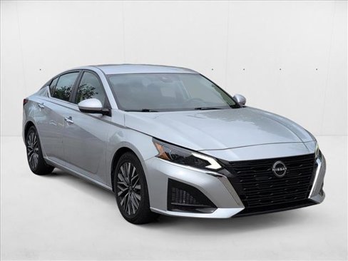 Used 2023 Nissan Altima 2.5 SV image 3