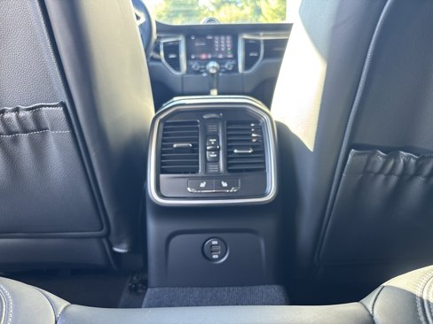 Certified 2018 Porsche Macan image 26