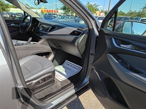 Used 2019 Buick Enclave Essence image 18