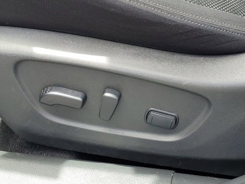 Used 2020 Nissan Rogue Sport SV image 15