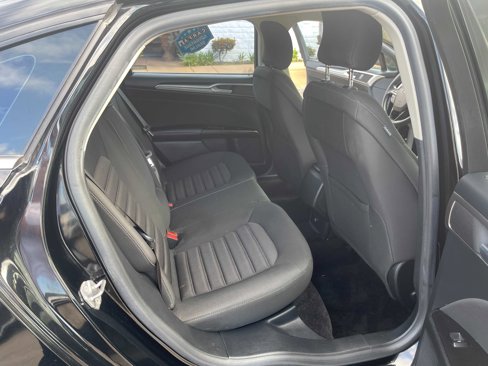 Used 2017 Ford Fusion SE image 11