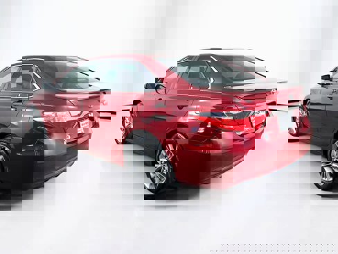 Used 2016 Toyota Camry SE image 4