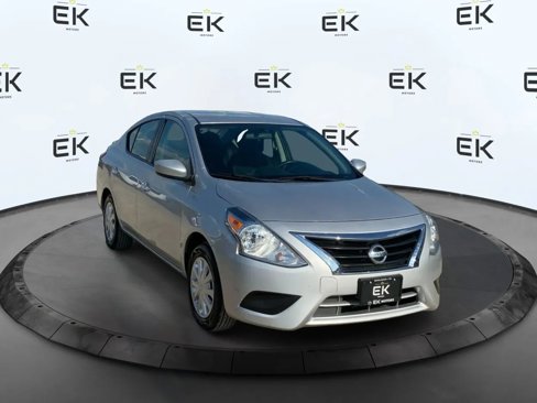 Used 2019 Nissan Versa SV image 1