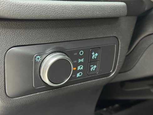 Used 2020 Ford Escape SE image 40