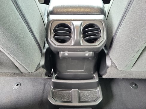 Used 2024 Jeep Wrangler Unlimited image 30