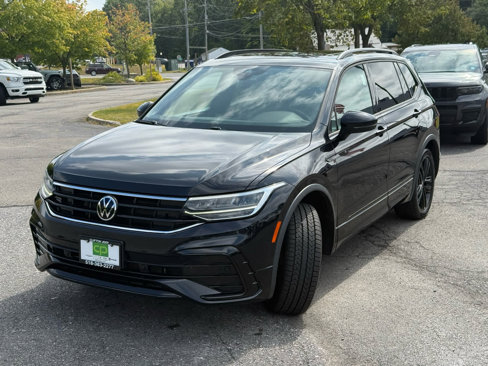 Used 2022 Volkswagen Tiguan SE R-Line image 3