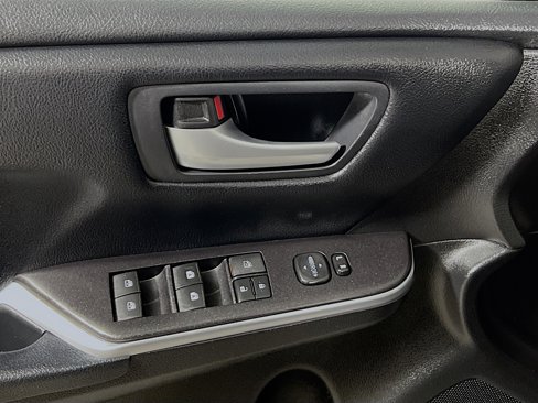 Used 2016 Toyota Camry SE image 17
