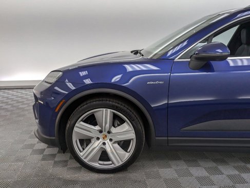 New 2024 Porsche Macan 4 Electric image 6