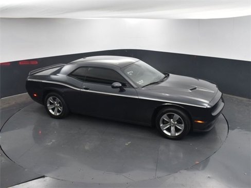 Used 2019 Dodge Challenger SXT image 27