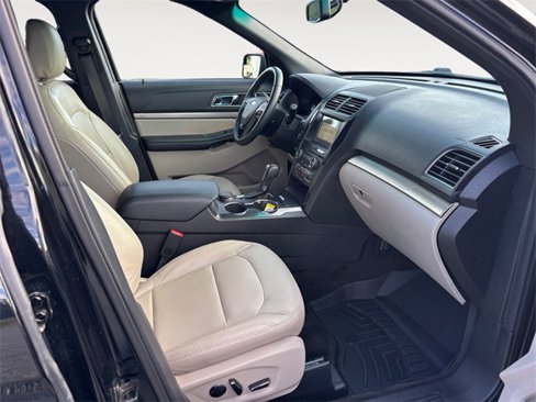 Used 2018 Ford Explorer XLT w/ Equipment Group 202A image 15